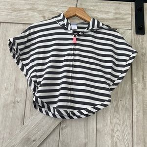 Zip up short sleeve hooded shirt
